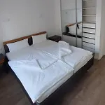 Stilvolle Wohnung In Elbnaehe Mit Balkon, Parkplatz